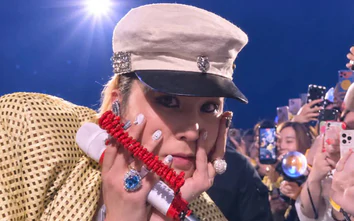 Concert BigBang tại Hà Nội: G-Dragon đập guitar, Daesung chào khán giả bằng tiếng Việt 
