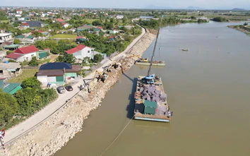 Cận cảnh công trường khơi thông dòng chảy hạ du hồ Kẻ Gỗ ở Hà Tĩnh