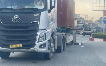 TP.HCM: Người phụ nữ tử vong thương tâm sau va chạm với xe container