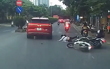 Luồn lách vượt ẩu, nam sinh đi xe máy gây tai nạn liên hoàn