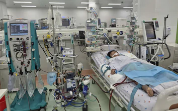Cứu sống bé trai 7 tuổi nguy kịch do cúm A