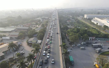 Hà Nội thông xe sớm cầu Thăng Long, xe tải và xe khách được lưu thông trở lại