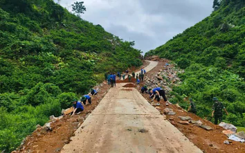 Quân dân phá đá mở đường vào "khu dân cư 3 không" tại Lạng Sơn
