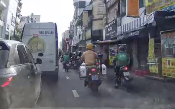 CSGT TP.HCM dùng mô tô đặc chủng dẫn đường, giúp sản phụ đến bệnh viện kịp thời