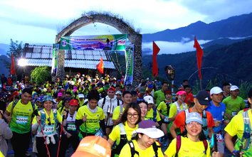 500 nhà báo, vận động viên cùng chinh phục con đường đá cổ PaVi ở Lai Châu