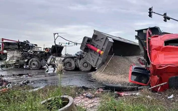 Hưng Yên: Hai ô tô đầu kéo đối đầu, hai lái xe bị thương