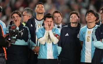 Messi nghẹn ngào nói lời chia tay tuyển Argentina