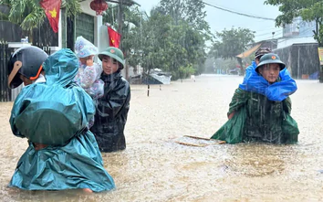 Đà Nẵng: Quân đội ứng trực 24/24h chống mưa lũ, xe thiết giáp lội nước sẵn sàng nhận lệnh