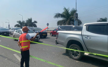 Hà Nội: Ngày đầu phân luồng cầu Thăng Long, xe đông giờ cao điểm, không ùn tắc kéo dài