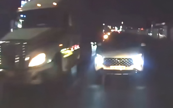 Lấn làn, đi ngược chiều, tài xế ô tô nhận cái kết đắng