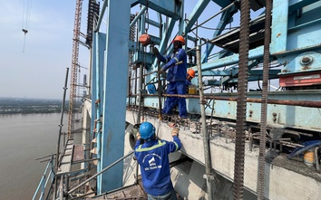 Công nhân bám trụ công trường xuyên Tết, đưa các công trình trọng điểm TP.HCM về đích