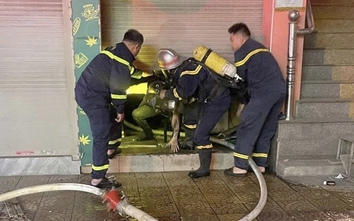 Hà Nội: Cảnh sát giải cứu nhiều người mắc kẹt trong vụ cháy nhà 5 tầng sáng 29 Tết