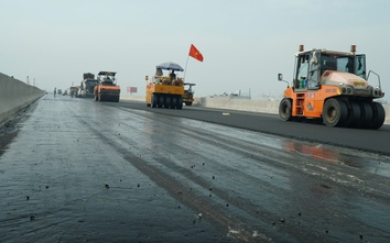 Cận Tết, công nhân bám trụ, thi công đường Vành đai 3 TP.HCM