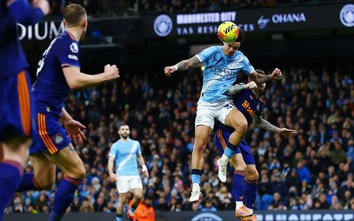 Đánh bại Newcastle, Man City rút ngắn cách biệt với Arsenal