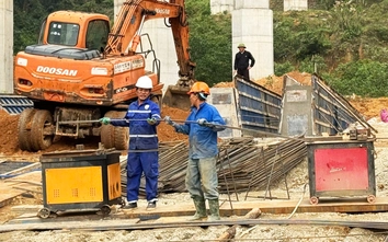 Hối hả công trường dự án giao thông sau Tết