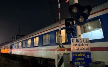 Tai nạn đường sắt ở Ngọc Hồi: Tài xế xe tải cố vượt đèn báo, bất tuân hiệu lệnh