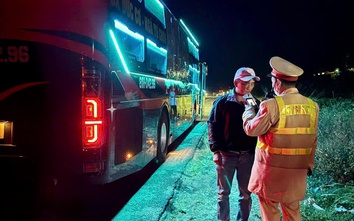 Gia Lai: Xử lý hàng loạt xe khách chở quá tải, vi phạm tốc độ dịp lễ hội xuân