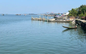 Huế: Lật thuyền khi xem đua ghe, hai mẹ con tử vong