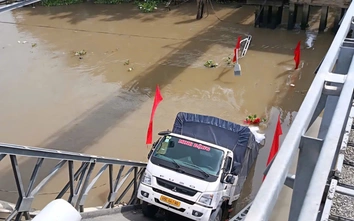 Xe tải chở gạo làm sập cầu 30 Tháng 4 ở Cần Thơ, tài xế mở cửa thoát thân