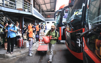 Vé xe khách Tết tăng nhiệt, nhiều chuyến chỉ còn lác đác vài chỗ trống