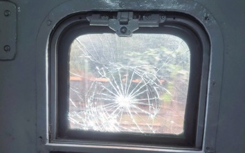 Đồng Nai: Bé trai 12 tuổi ném đá làm vỡ kính tàu hỏa