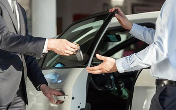Trả giá gấp đôi vẫn khó thuê xe tự lái dịp Tết