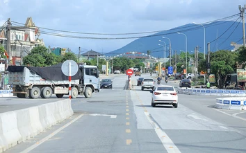 Sắp thảm lại mặt đường quốc lộ 1 qua Khu kinh tế Vũng Áng