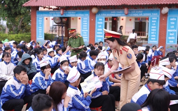 Lâm Đồng: Tuyên truyền pháp luật giao thông cho hơn 4.000 học sinh, giáo viên và giáo dân