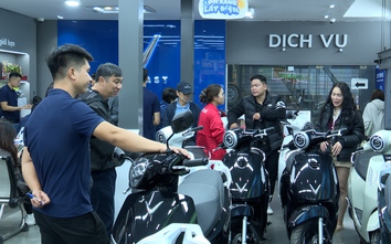 Giá xăng biến động mạnh, người dân rục rịch đổi xe điện