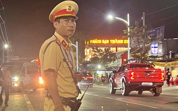 CSGT Cà Mau tăng cường điều tiết, đảm bảo giao thông qua nhà thờ Tắc Sậy