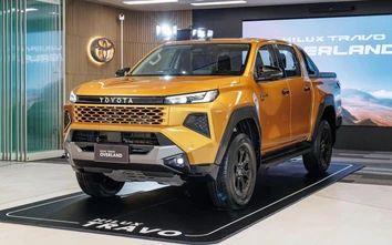 Vượt qua Ford Ranger, Toyota Hilux dẫn đầu phân khúc xe bán tải