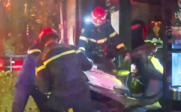 TP.HCM: Giải cứu 5 người mắc kẹt trong vụ cháy nhà ở phường Bến Thành