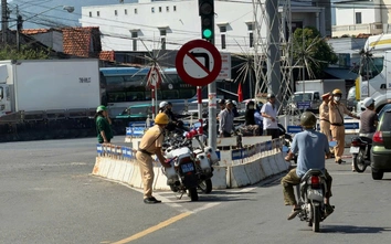 Va chạm với xe đầu kéo, người phụ nữ đi xe đạp điện tử vong
