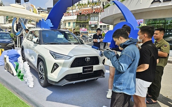 Lãi suất tăng, người vay mua ô tô lo gánh thêm nợ