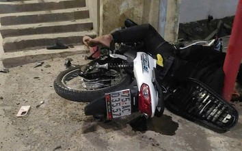 Huế: Tông vào lan can hầm Phú Gia, 2 người đi xe máy tử vong tại chỗ