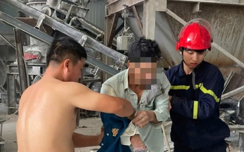 Cảnh sát giải cứu nam công nhân bị mắc kẹt trong máy nghiền đá