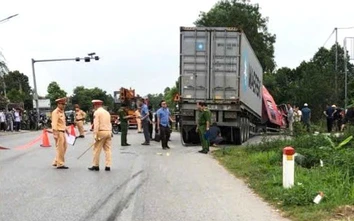Xe đầu kéo va chạm liên hoàn trên QL38 qua Hải Phòng, hai người thương vong