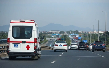 Làm sao nhận biết xe ưu tiên khi gặp ô tô phát tín hiệu?