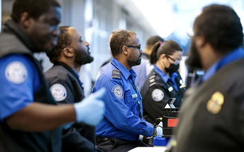 Làm việc không lương, nhân viên an ninh vận tải Mỹ đối mặt nguy cơ bị đuổi khỏi nhà
