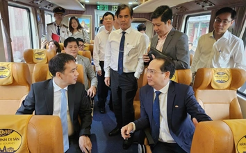 Ga Huế thành điểm du lịch, đoàn tàu kết nối di sản miền Trung nổi sắc tím