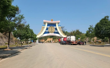 Quảng Ngãi: Phát hiện xe tải vận chuyển trái phép gần 1.000 lít xăng sát biên giới