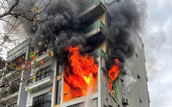 Cháy nhà 4 tầng ở Quảng Ninh, khói đen bốc ngùn ngụt