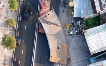 Bản tin TNGT 27/3: Tấm thép 10 tấn đè nát cabin xe tải ở TP.HCM, tài xế tử vong