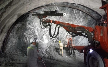 Xuyên đêm đào hầm xuyên núi tuyến cao tốc Nội Bài - Lào Cai