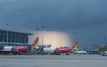Mưa dông đầu mùa gây xáo trộn điều hành bay tại Nội Bài và loạt sân bay phía Bắc