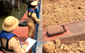 Ninh Bình: Phát hiện tàu chở 700m³ đất san lấp không hóa đơn trên sông Hồng