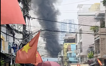 TP.HCM: Cháy lớn trong hẻm đường Thái Phiên, 5 căn nhà hư hại nặng