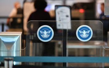 Mỹ: Hành khách mất tới 3 tiếng kiểm tra an ninh tại sân bay do thiếu nhân sự