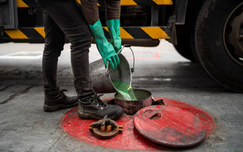 Giá dầu thế giới tăng cao, các nước gấp rút tìm cách giảm thiểu tác động