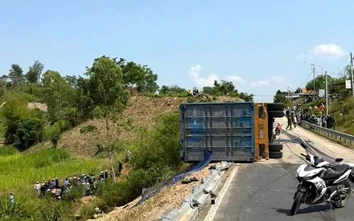 Bản tin TNGT 1/4: Xe container lấn làn tông xe máy khiến 3 người tử vong tại Đắk Lắk